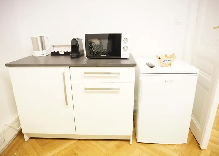 Urban - Contactless Check-in Apartment
